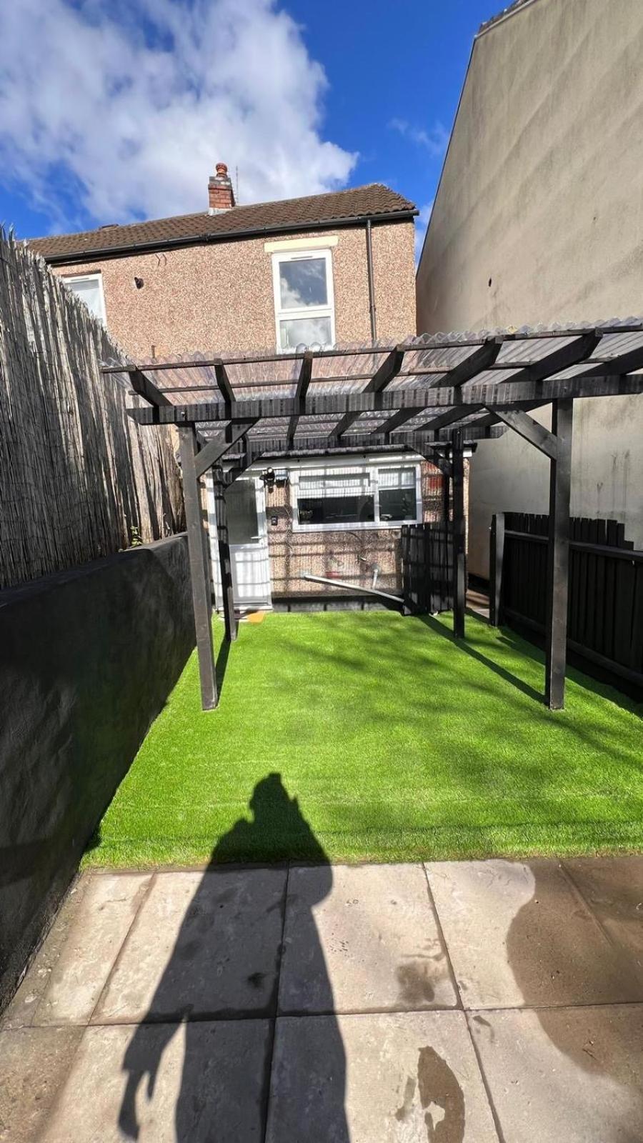 4 Bedrooms Homely House With Garden- Sleeps 9 Comfortably With 6 Comfortable Beds, Free Street Parking, Business Travellers, Contractors, & Holiday-Goers, Coventry, Near All Major Transport Links In Coventry And Motorway Exterior photo